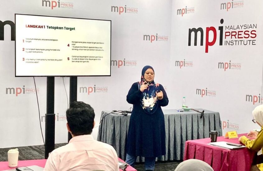 CikYam Berceramah Pasal Storytelling di MPI